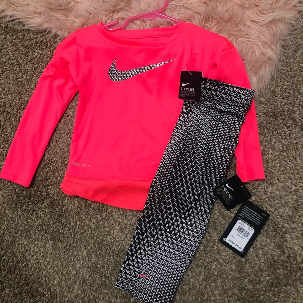 NWT Nike 2 Piece Set 24 months